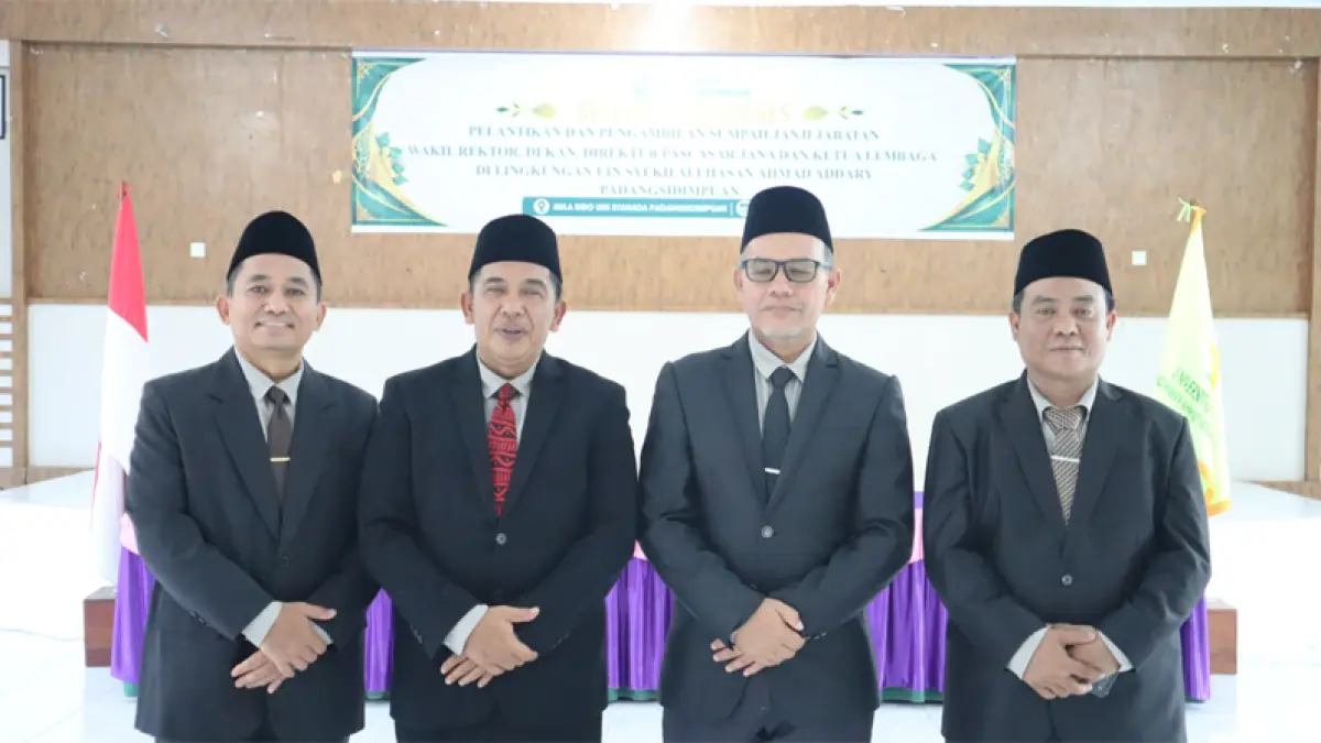 Rektor UIN Syahada Prof. Dr. H. Sumper Mulia Harahap, M.Ag. didampingi Ketiga Wakil Rektor., UIN Syahada Padangsidimpuan resmi membuka Penerimaan Mahasiswa Baru TA 2026/2027.
