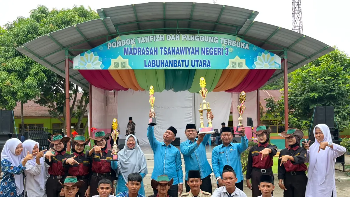 Kontingen MTsN 3 Labuhanbatu Utara usai meraih sejumlah prestasi pada ajang Birthday of Scout Pramuka MAN 1 Medan 2026