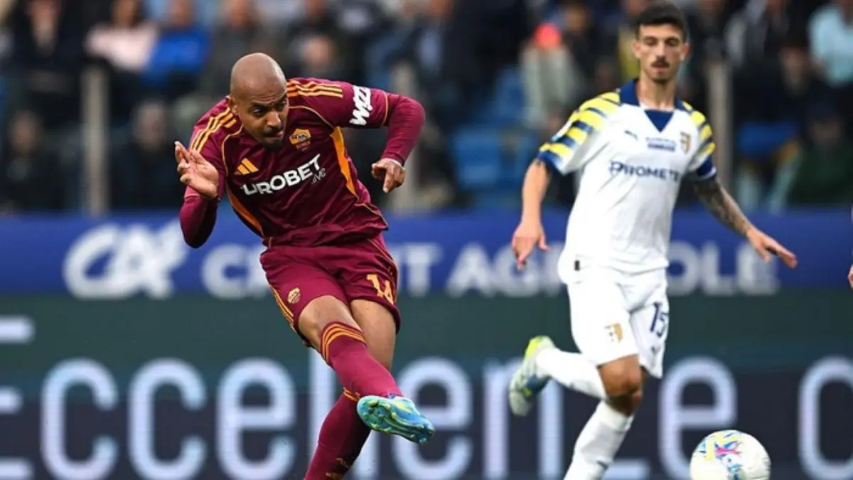Donyell Malen mencetak gol penalti penentu kemenangan AS Roma atas Parma di Stadio Ennio Tardini, Minggu (10/5/2026) malam WIB. 