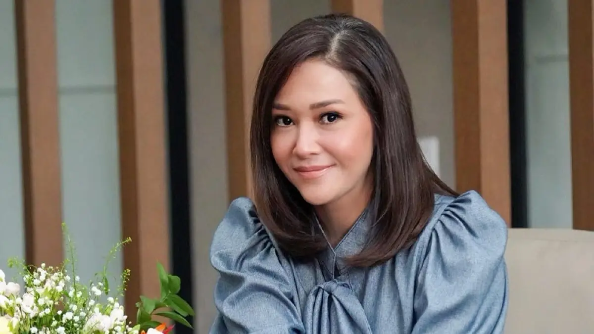 Maia Estianty bersama keluarga menyambut kelahiran cucu pertama dari Al Ghazali dan Alyssa Daguise di rumah sakit.
