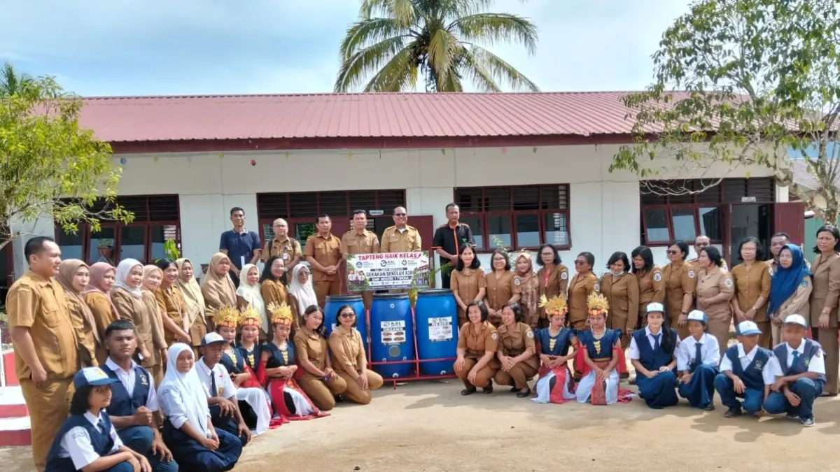 SMPN 1 Tukka bersama KAL Recycle meluncurkan program Sekolah Asri untuk mengedukasi siswa tentang pengelolaan sampah dan budaya peduli lingkungan. 