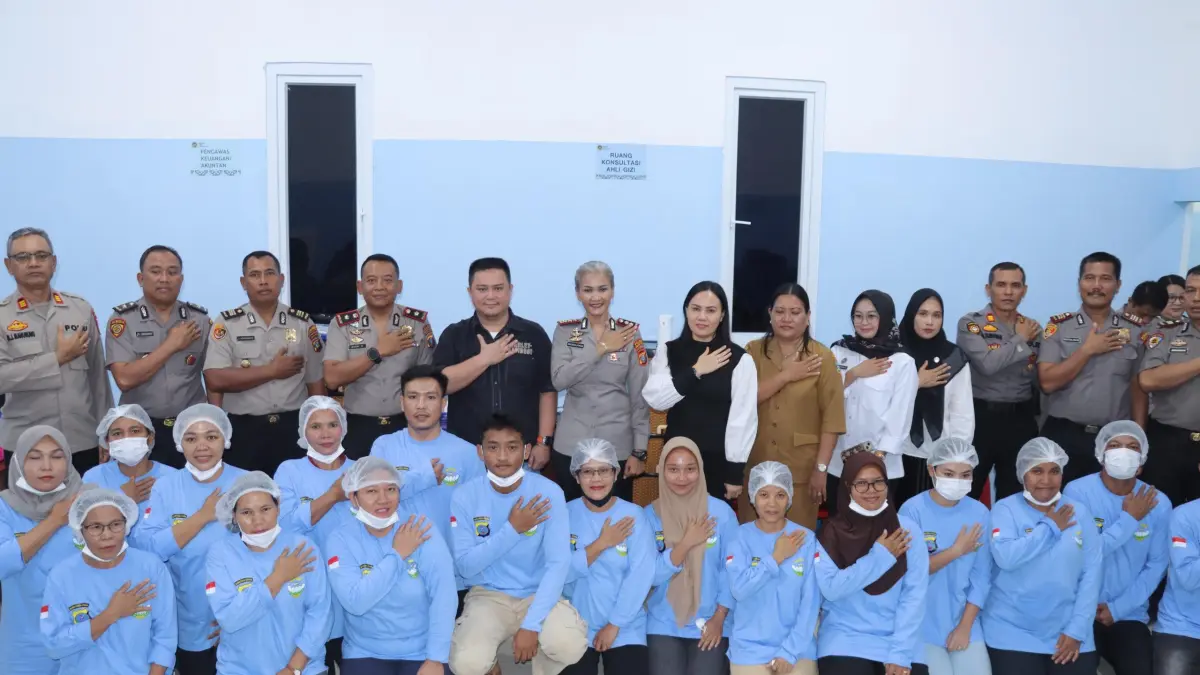 Trial dan syukuran SPPG 3 Yayasan Kemala Bhayangkari Cabang Pematangsiantar dihadiri Kapolres Pematangsiantar AKBP Sah Udur Togi Marito Sitinjak bersama jajaran dan relawan.