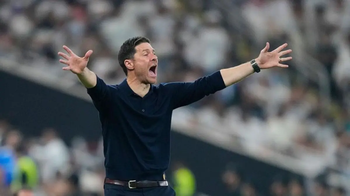 Xabi Alonso menjadi incaran Chelsea untuk posisi pelatih baru musim depan di tengah persaingan dengan Liverpool.