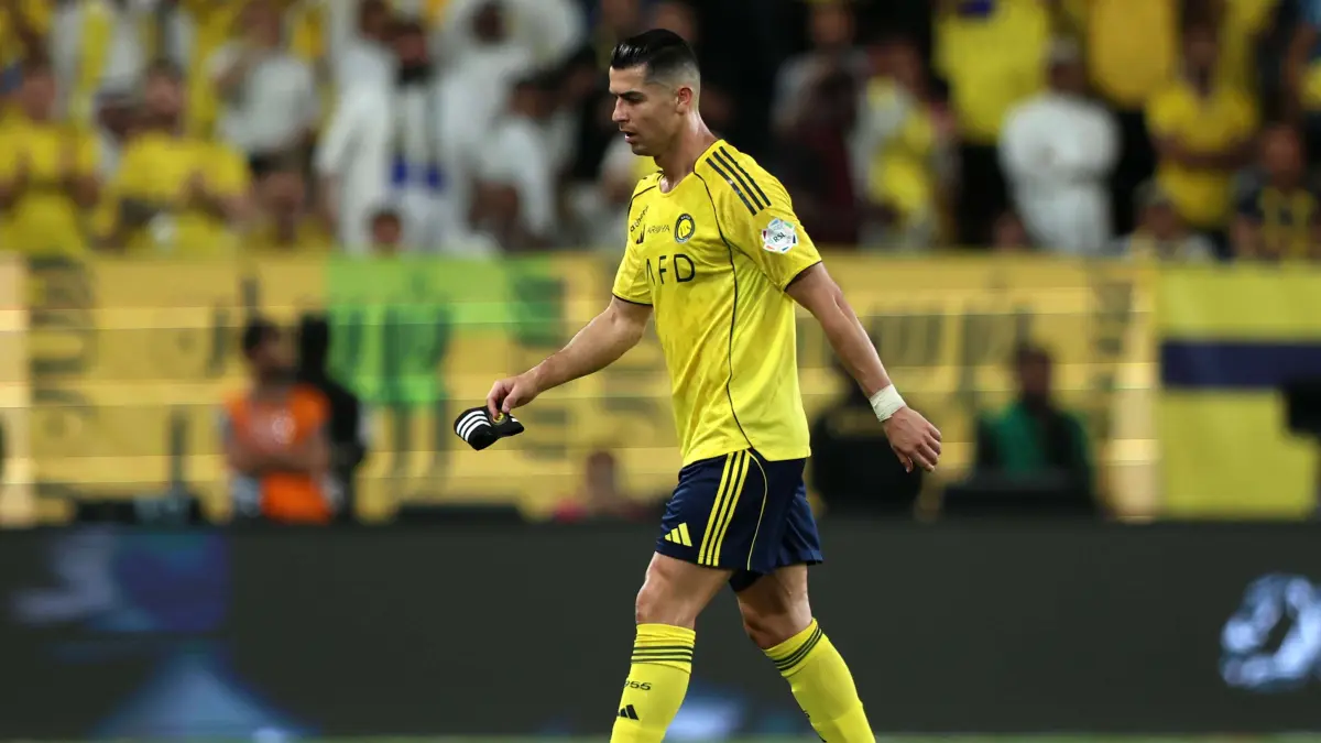 Pemain Al Nassr, Cristiano Ronaldo, bereaksi saat timnya ditahan imbang Al Hilal 1-1 dalam lanjutan Saudi Pro League di Al-Awwal Park, Rabu (13/5/2026) dini hari WIB.