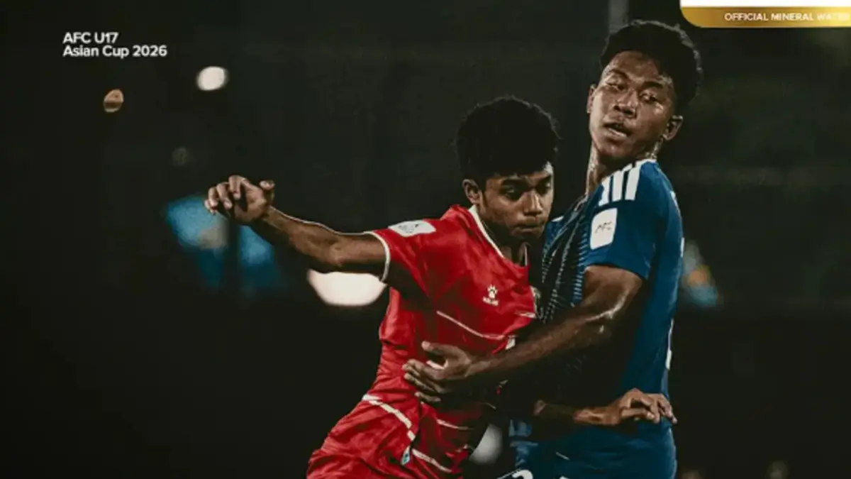 Pemain Timnas Indonesia U-17 berusaha melewati tekanan pemain Jepang pada laga Grup B Piala Asia U-17 2026 di Jeddah, Arab Saudi, Selasa (12/5/2026) malam WIB.