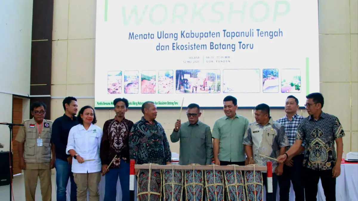 Masinton Pasaribu membuka workshop dan forum diskusi bersama WALHI dan Samudera, Selasa (12/5/2026) di Gedung Serbaguna, Pandan, Tapteng. (Samman/MetroDaily)