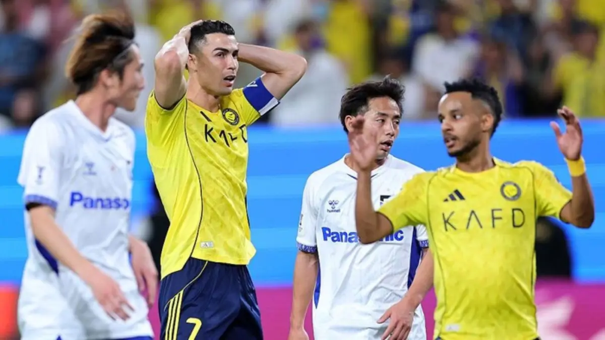 C Ronaldo terlihat kesal atas kekalahan timnya di final.