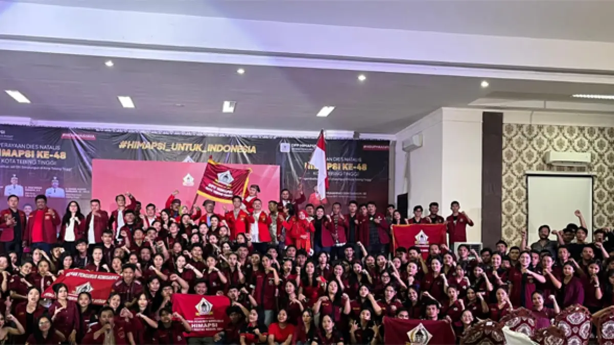 Ribuan kader HIMAPSI malam Marsombuh Sihol merayakan Dies Natalis ke-48 yang digelar di Kota Tebing Tinggi, Sabtu (15/5).
