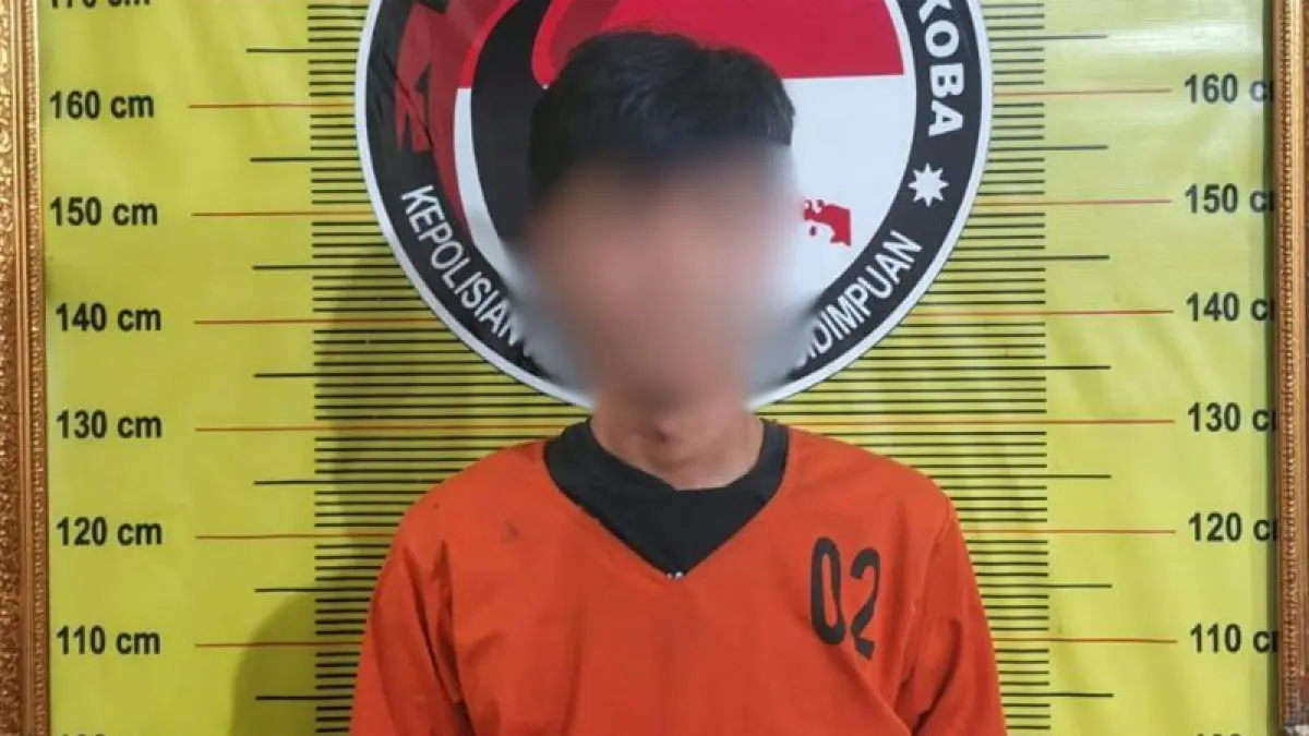 Tersangka dan barang bukti.