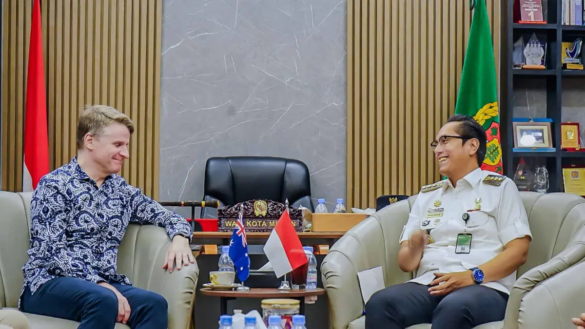 ali Kota Medan Rico Tri Putra Bayu Waas menerima Duta Besar Australia untuk Indonesia Rod Brazier di Rumah Dinas Wali Kota Medan, Rabu (1352026), membahas peluang investasi dan kerja sama pendidikan internasional.