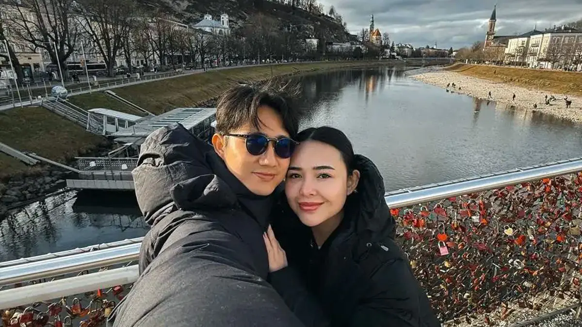 Amanda Manopo bersama suami Kenny Austin saat menghadiri sebuah acara, menjelang kelahiran anak pertama mereka.