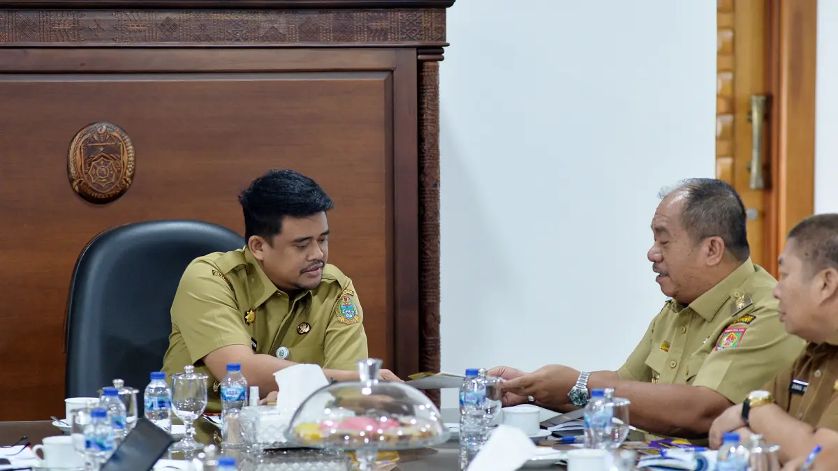 Gubernur Sumatera Utara Muhammad Bobby Afif Nasution didampingi Wakil Gubernur Surya menerima kunjungan Bupati Asahan Taufik Zainal Abidin di Kantor Gubernur Sumut, Medan, Senin (18/5/2026).