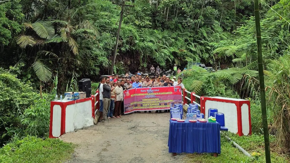Kapolres Simalungun meresmikan Jembatan Bah Bolum dalam Program Jembatan Merah Putih Presisi di Kecamatan Hatonduhan.