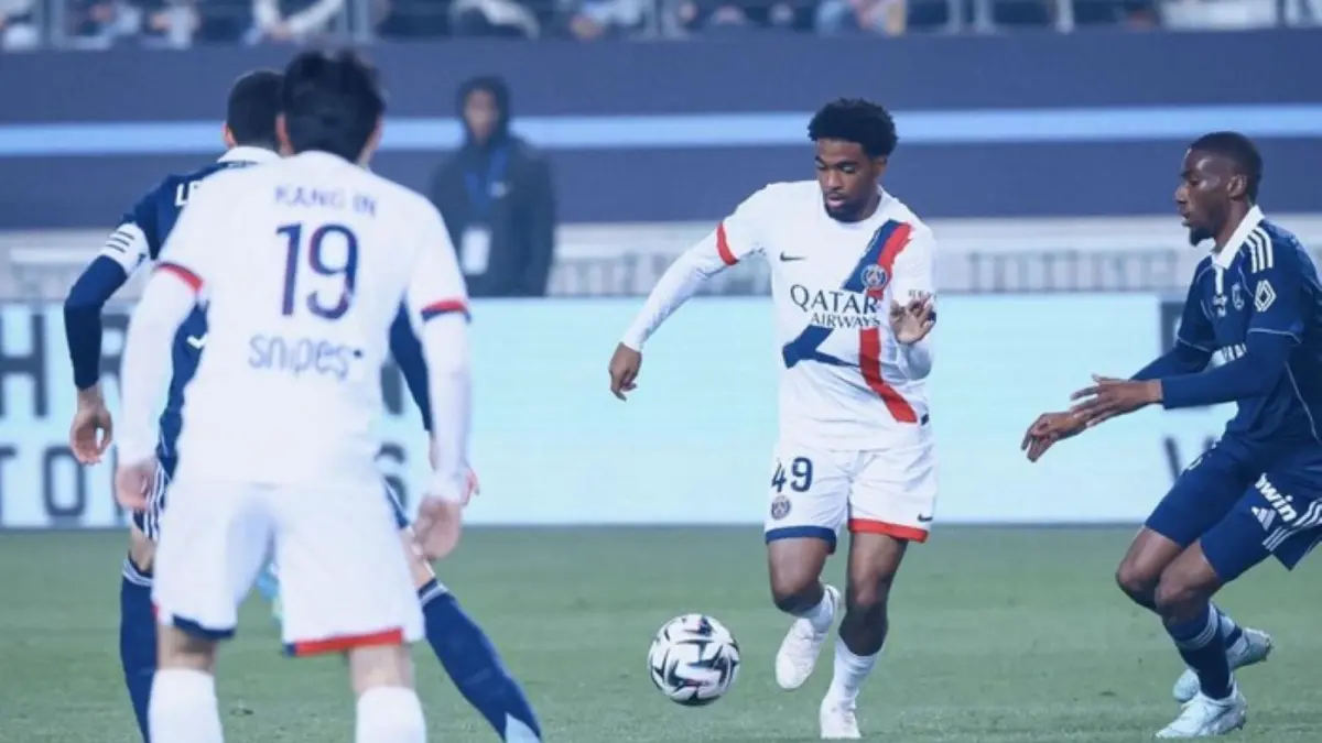 Paris FC mencetak gol kemenangan dramatis ke gawang PSG pada menit ke-94 dalam laga derby ibu kota di Stade Jean Bouin, Paris.