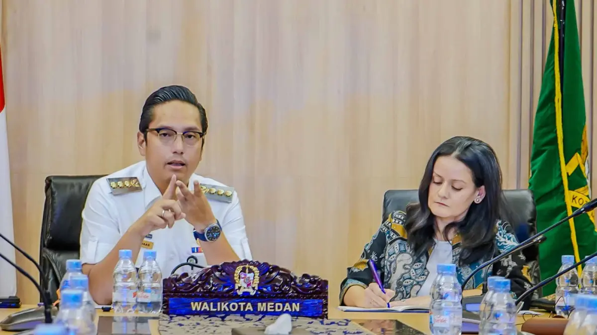Wali Kota Medan Rico Tri Putra Bayu Waas menerima kunjungan delegasi UNDP Indonesia di Rumah Dinas Wali Kota Medan, Rabu (13/5/2026), untuk membahas kerja sama pengelolaan sampah dan penguatan digitalisasi layanan publik.