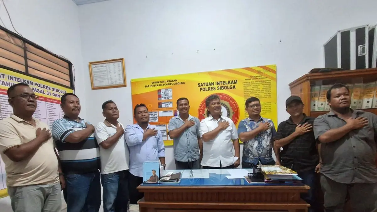 Aliansi Anak Indonesia melakukan audiensi dengan Kasat Intelkam Polres Sibolga IPTU Suryantoni terkait dugaan maraknya kapal bom ikan di Kota Sibolga.