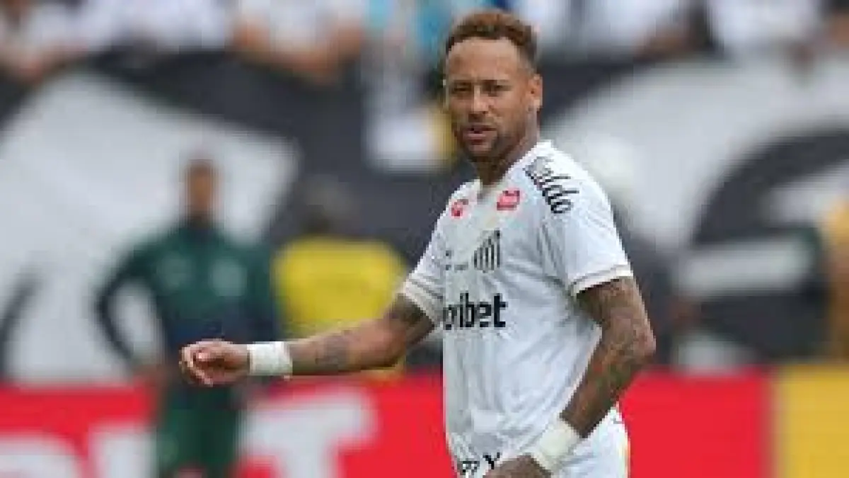 Bintang Timnas Brasil, Neymar, saat membela Santos. Carlo Ancelotti menyebut Brasil membutuhkan pengalaman Neymar di Piala Dunia 2026.