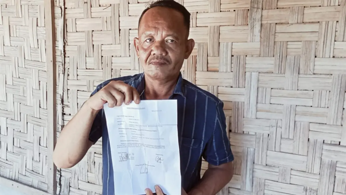 DE saat menunjukkan surat perdamaian.