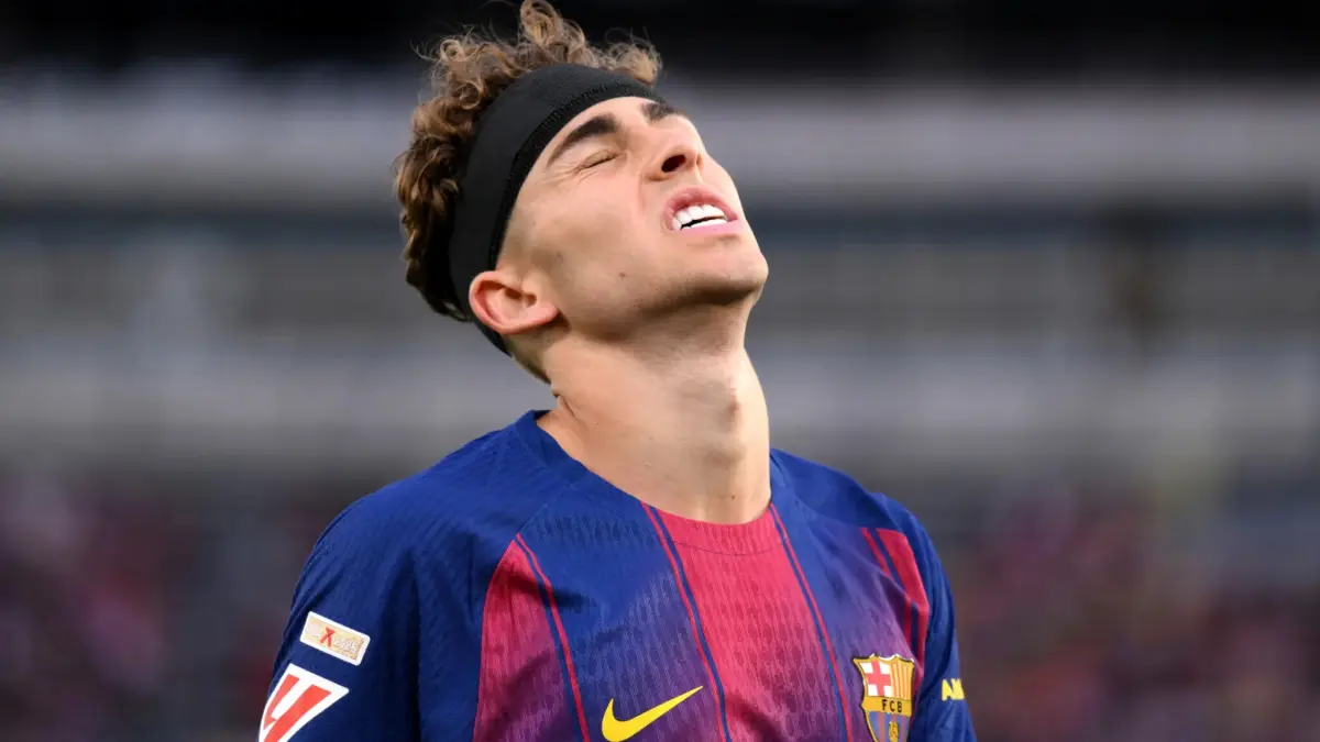 Gelandang Barcelona Fermin Lopez mengalami patah tulang kaki kanan dan harus menjalani operasi, membuat peluang tampil di Piala Dunia 2026 menipis.