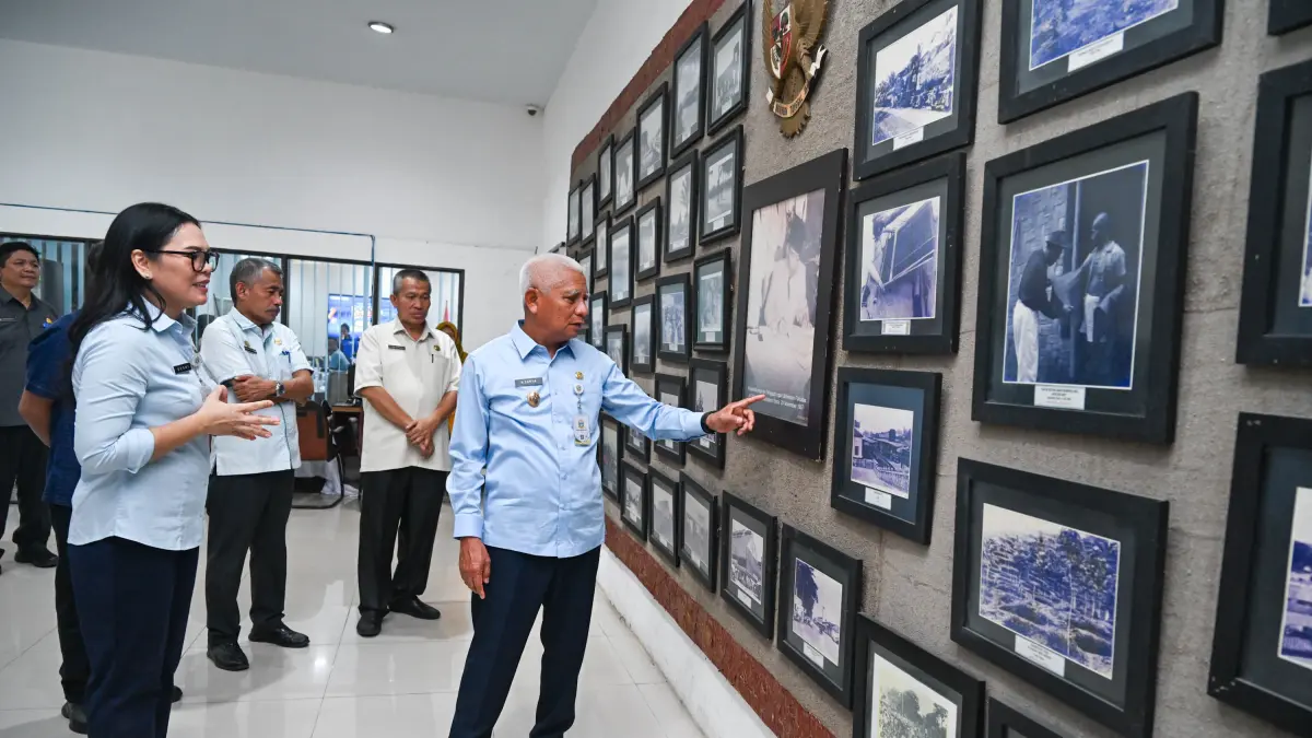 Wakil Gubernur Sumut Surya meninjau fasilitas dan layanan di Dinas Perpustakaan dan Arsip Provinsi Sumatera Utara di Jalan Brigjen Katamso, Medan.
