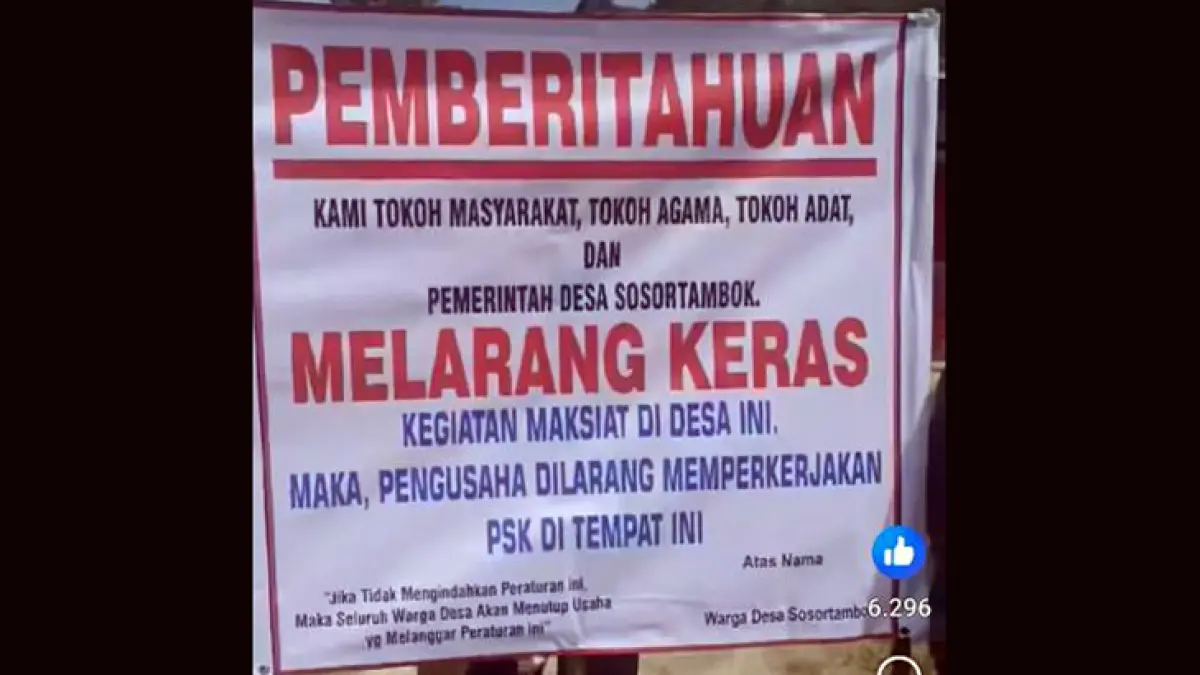 Warga Desa Sosortambok menutup salah satu kafe yang diduga menyediakan perempuan pemandu lagu di Humbang Hasundutan, belum lama ini.