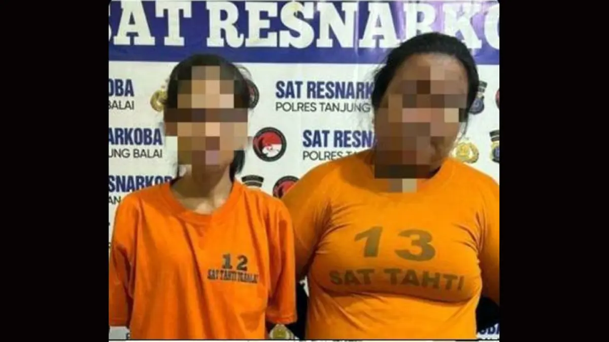 Dua wanita terduga pengedar sabu diamankan Satres Narkoba Polres Tanjungbalai saat penggerebekan di Kecamatan Sei Tualang Raso.