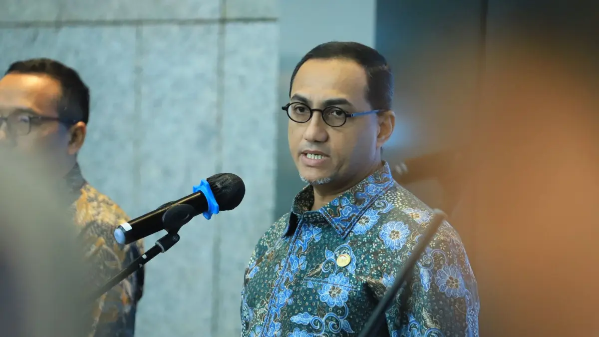 Kepala Eksekutif Pengawas Pasar Modal, Keuangan Derivatif dan Bursa Karbon OJK, Hasan Fawzi, menyampaikan keterangan terkait dampak rebalancing indeks MSCI terhadap pasar modal Indonesia.
