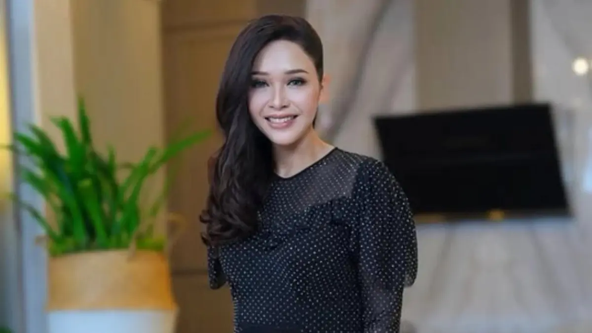 Maia Estianty menjadi sorotan usai unggahan di Threads soal orang “julid” ramai dikaitkan dengan Ahmad Dhani oleh warganet.