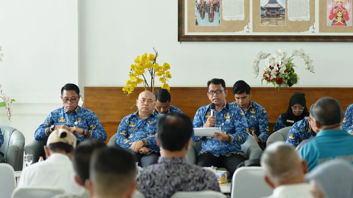 Sekretaris Dinas Pertanian dan Ketahanan Pangan Sumut Yusfahri Perangin-Angin saat konferensi pers kesiapsiagaan menghadapi El Nino di Lobby Dekranasda Kantor Gubernur Sumut, Medan, Rabu (20/5/2026). (Diskominfo Sumut)