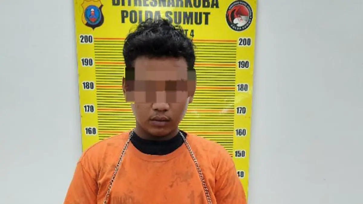 Tersangka dan barang bukti.