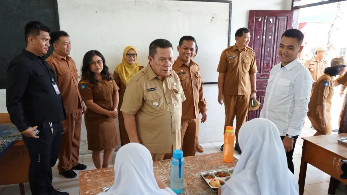 Wali Kota Pematangsiantar Wesly Silalahi meninjau pelaksanaan program Makan Bergizi Gratis (MBG) di UPTD SMPN 4 Siantar, Senin (18/5/2026).