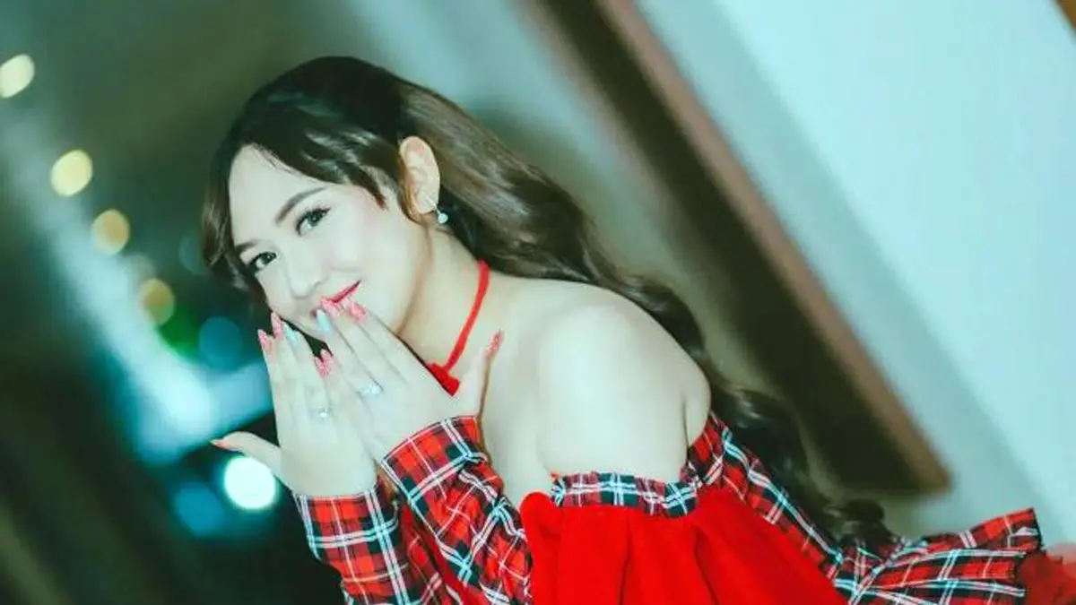 Happy Asmara saat menghadiri peluncuran kolaborasi Pokémon dan dangdut dalam proyek Goyang HePika di Jakarta.