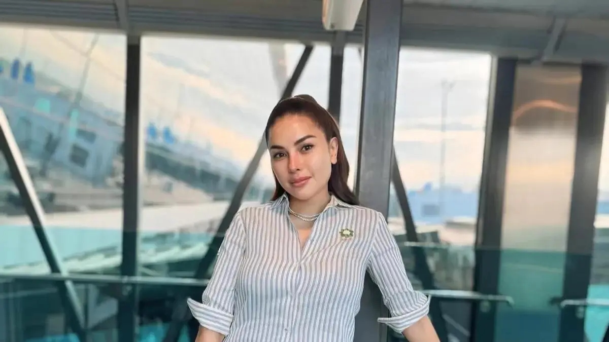 Nikita Mirzani menjalani perawatan intensif usai operasi tulang belakang akibat pergeseran tulang saat menjalani masa tahanan.