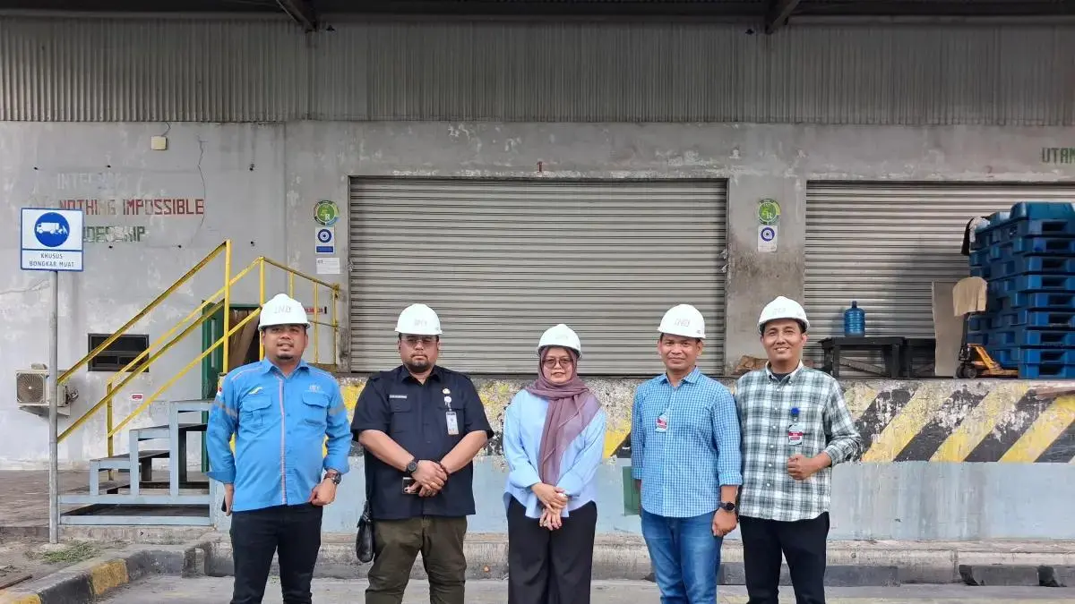 Tim Dinas Perindustrian Perdagangan Energi dan Sumber Daya Mineral Sumatera Utara melakukan monitoring distribusi Minyakita di PT Industri Nabati Lestari, KEK Sei Mangkei, Kabupaten Simalungun.