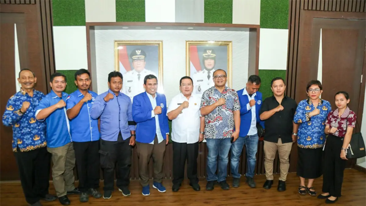 Wali Kota Pematangsiantar Wesly Silalahi SH MKn bersama Dewan Pimpinan Cabang Gerakan Angkatan Muda Kristen Indonesia (GAMKI) Kota Pematangsiantar.