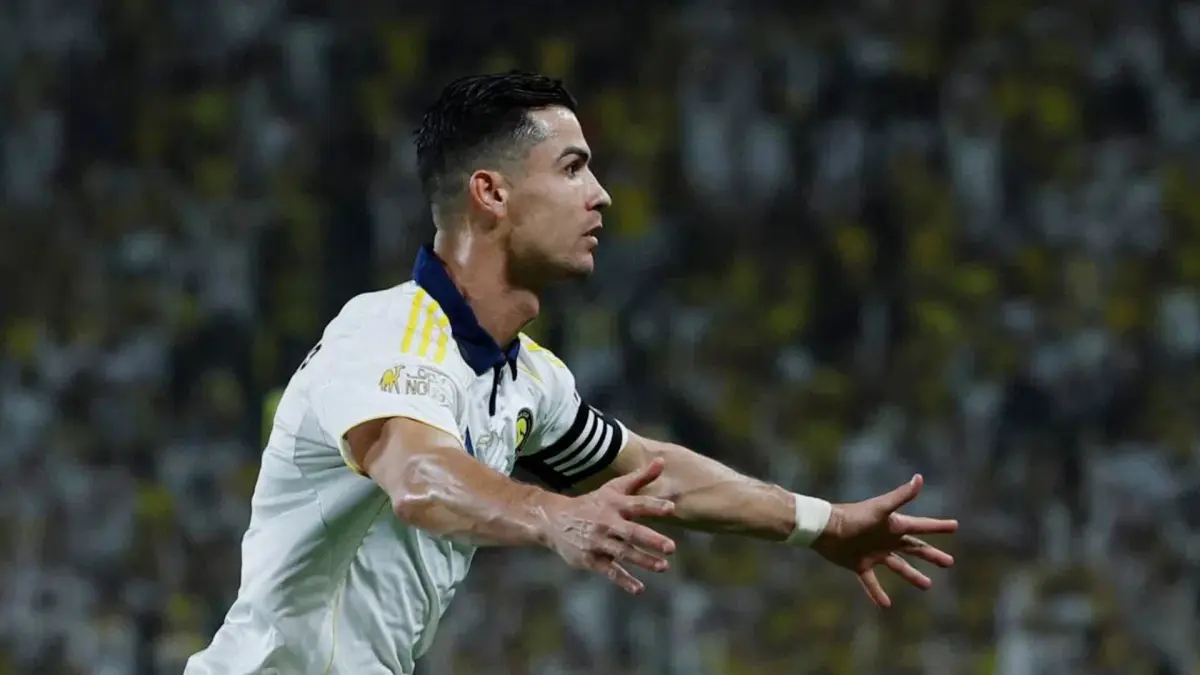 Cristiano Ronaldo merayakan gelar juara Liga Arab Saudi 2025/2026 bersama pemain Al Nassr usai mengalahkan Damac 4-1 di Alawwal Park.