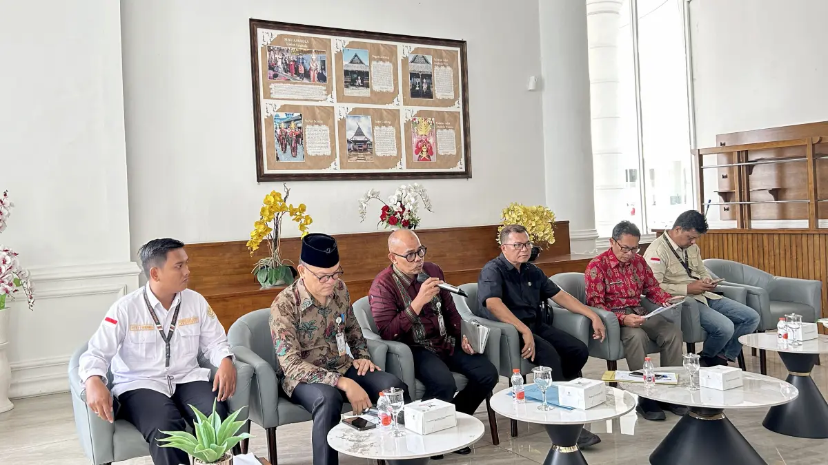 Konferensi pers Pemerintah Provinsi Sumatera Utara terkait program rumah layak huni dan rumah subsidi tahun 2026 di Kantor Gubernur Sumut, Medan.