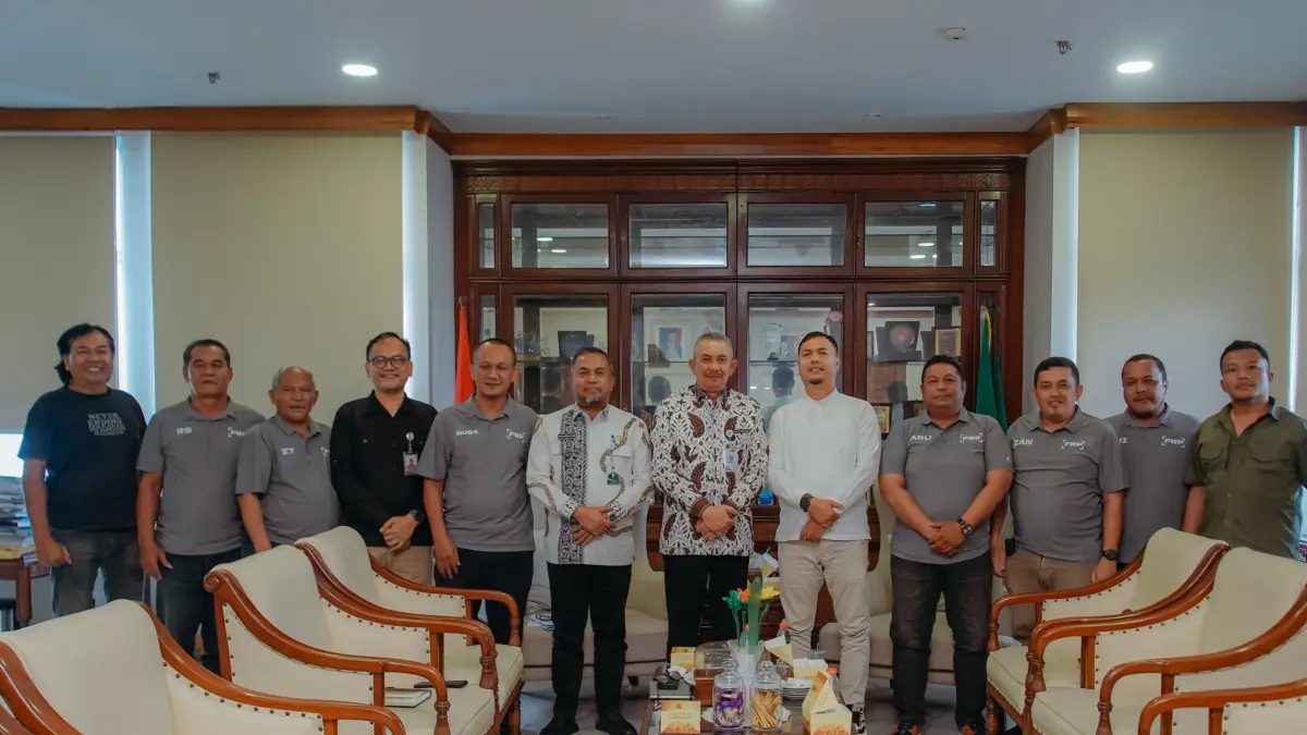 Pj Sekretaris Daerah Provinsi Sumut Sulaiman Harahap menerima audiensi Pengurus Forum Wartawan Pemprov (FWP) Sumut di Ruang Kerja Lantai 9 Kantor Gubernur Sumut, Jalan Diponegoro, Medan, Jumat (22/5/2026). Pemprov Sumut menegaskan komitmennya mendukung program kerja FWP sebagai mitra strategis pemerintah. (Foto: Alexander AP Siahaan/Diskominfo Provsu)
