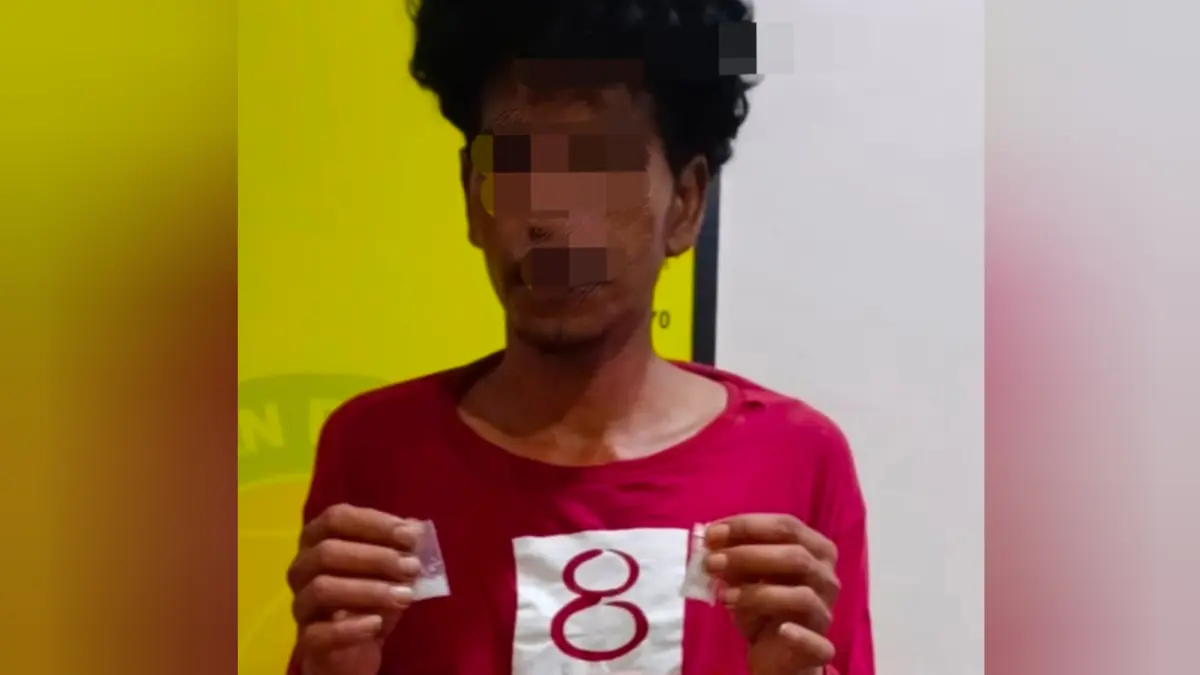 Tersangka kasus dugaan narkotika jenis sabu berinisial NG (39) diamankan personel Polsek Biru-biru usai penggerebekan di area bekas kafe di Desa Sidodadi, Kecamatan Biru-biru, Deli Serdang.