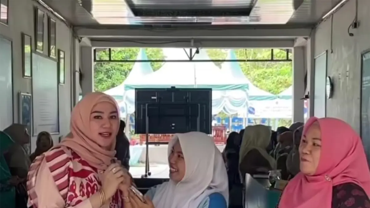 Ketua TP-PKK Kabupaten Labuhanbatu Utara, Rama Dhona Hendriyanto Sitorus kunjungan ke SMA Negeri 1 Kualuh Selatan.