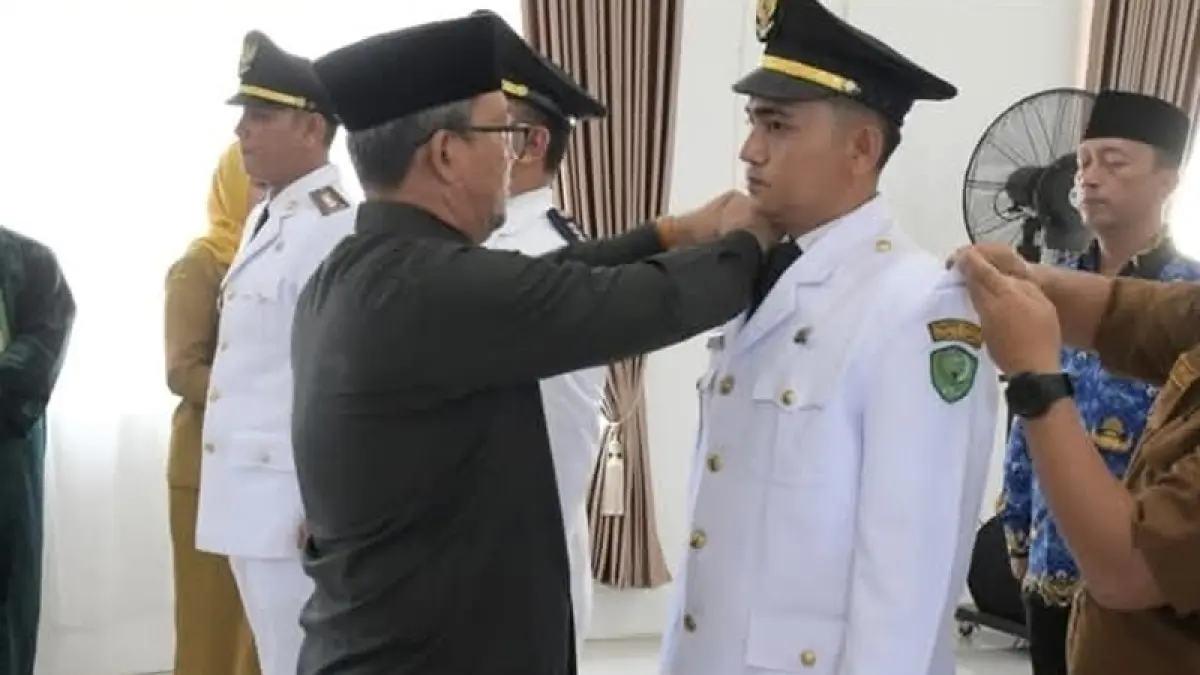 Sekretaris Daerah Rahmat Marzuki Nasution, melantik Pejabat Administrator, Pengawas, dan Fungsional di Aula Baplitbangda Kota Padangsidimpuan.