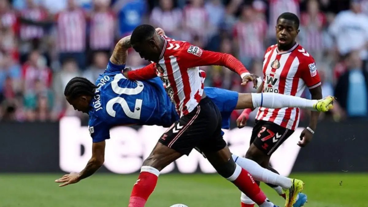  Chelsea tumbang 1-2 saat bertamu ke markas Sunderland di pekan terakhir Liga Inggris musim ini. 