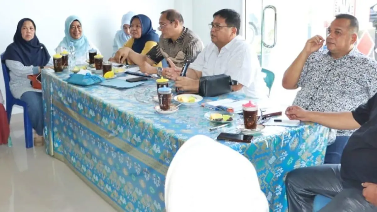 Sekda Simalungun Mixnon Andreas Simamora memimpin rapat persiapan takbir keliling dan Salat Idul Adha 1447 H di Kantor Camat Tapian Dolok.