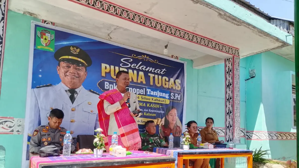  Janopel Tanjung bersama Forkopimca Raya Kahean saat acara perpisahan purna tugas.
 