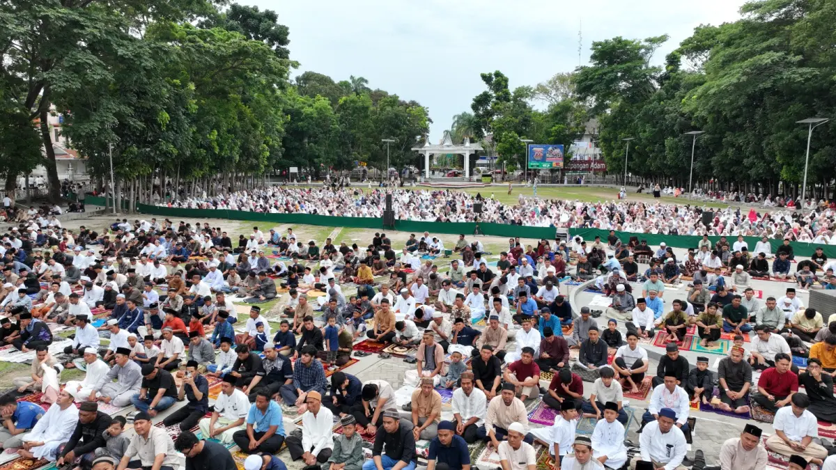 Ribuan warga Siantar gelar shalat Idul Adha di Lapangan Adam Malik Pematangsiantar.