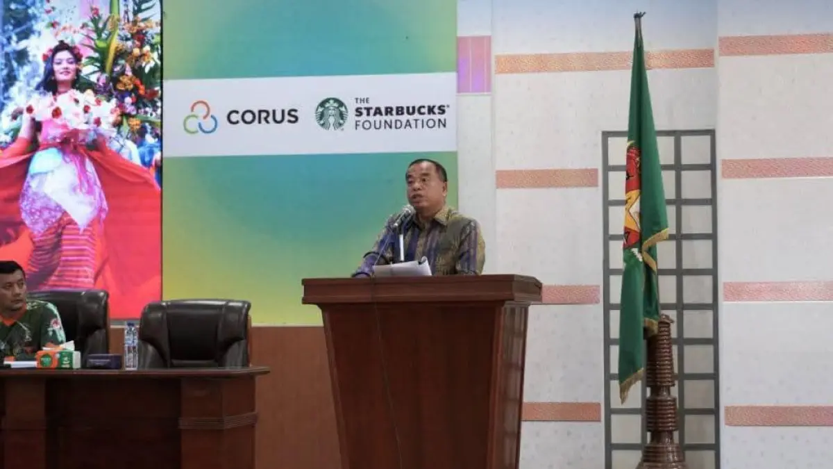 Bupati Karo Antonius Ginting memimpin rapat koordinasi awal persiapan Festival Bunga dan Buah 2026 di Aula Rakoetta Brahana Kantor Bupati Karo, Jumat (22/5), guna mematangkan konsep festival sebagai penggerak pariwisata dan ekonomi daerah.