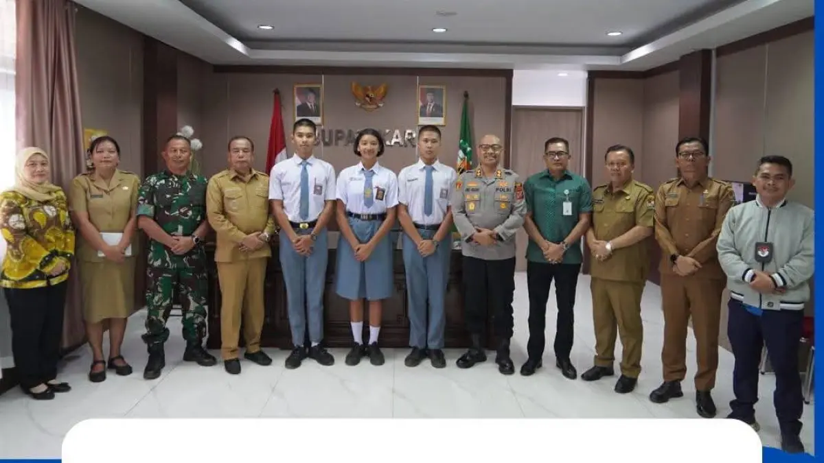 Bupati Karo Antonius Ginting menerima audiensi calon Paskibraka Kabupaten Karo yang akan mengikuti seleksi tingkat Provinsi Sumatera Utara hingga nasional di ruang kerja Bupati Karo, Selasa (26/5).