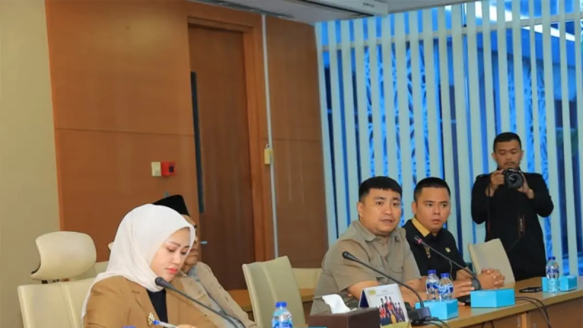 Bupati Labuhanbatu Utara, Dr. H. Hendri Yanto Sitorus didampingi Sekda Dra. Hj. Susi Asmarani, dan Ketua DPRD Rimba Bertuah Sitorus.