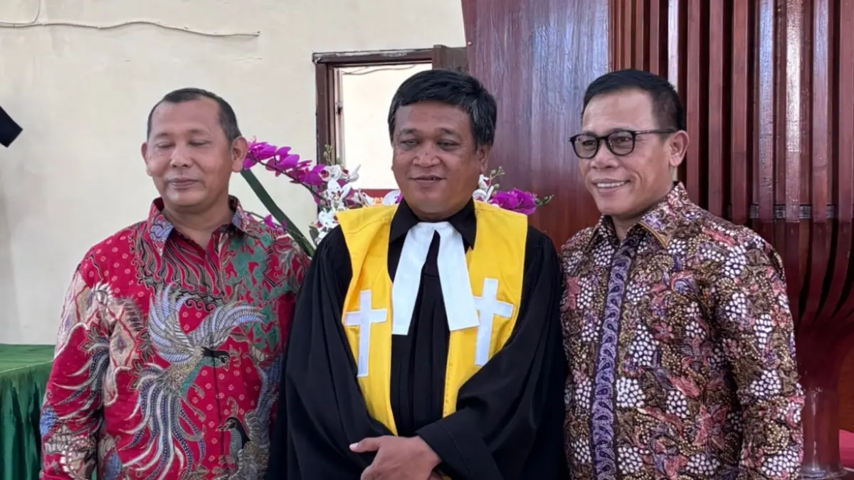 Serahterima jabatan Praeses Daerah V Pantai Barat HKI dari Pdt. Abednego Silitonga kepada Pdt. Adventus Nadapdap