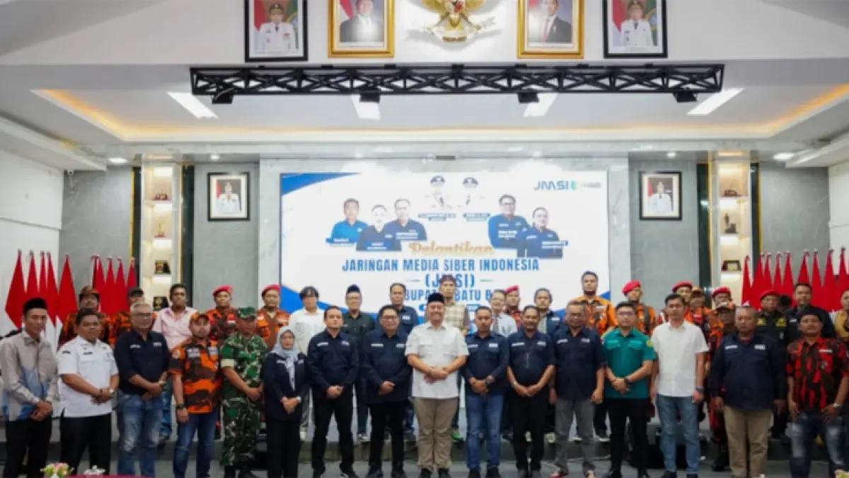 Bupati Batu Bara Dr H Baharuddin Siagian dan Wakil Bupati saat pelantikan Pengurus Cabang Jaringan Media Siber Indonesia (JMSI) Kabupaten Batu Bara.
